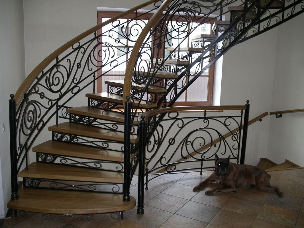 Кованые лестницы на второй этаж